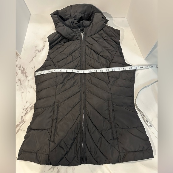 New York & company packable vest (NWOT) - Picture 7 of 10